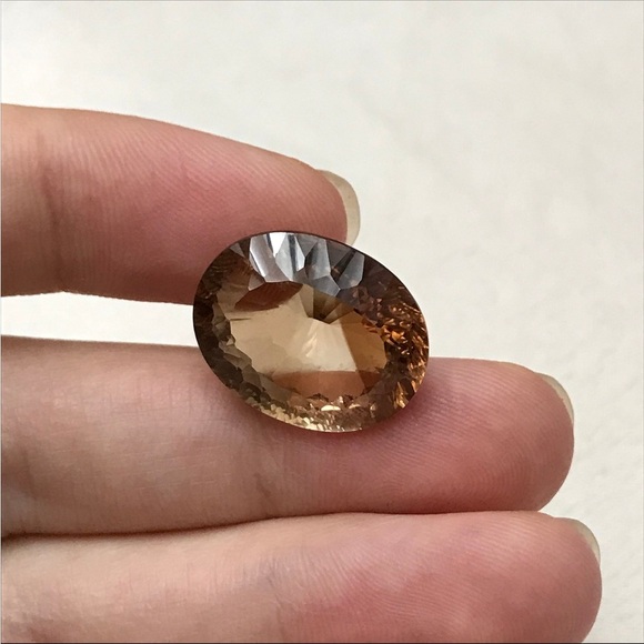 20.90 carat Natural Brown Topaz 19x15mm Oval Cut
Faceted Gemstone, Large stone - Picture 6 of 9